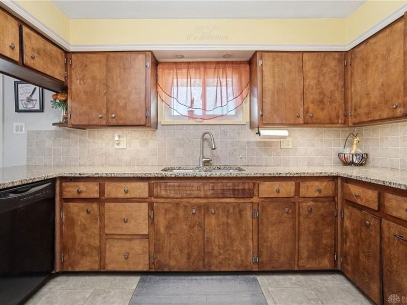 927 Princewood Avenue, Washington Township, OH 45429 Photo 14