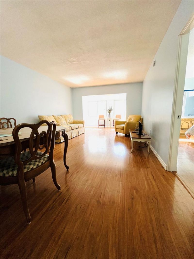 8651 10th Street N, Unit 210, Saint Petersburg, FL 33702 Photo