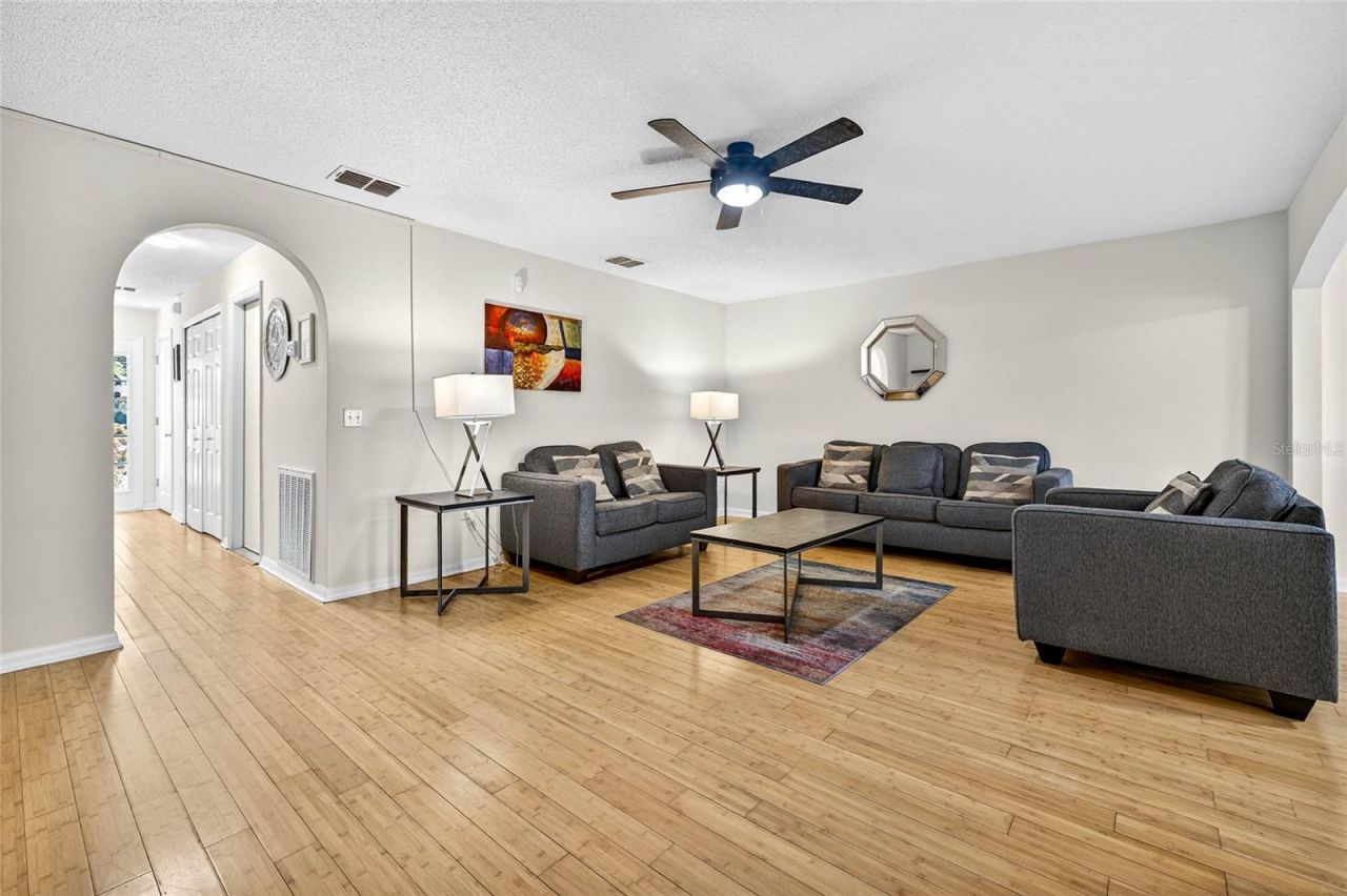 4656 Ashburn Square Drive, Tampa, FL 33610 Photo