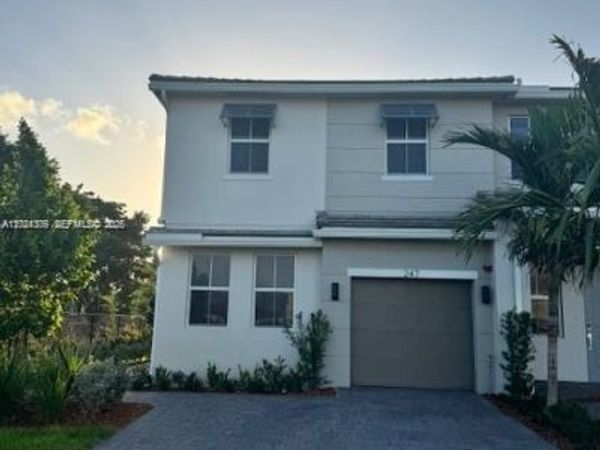247 SW 169th Ln , Pembroke Pines, FL 33027