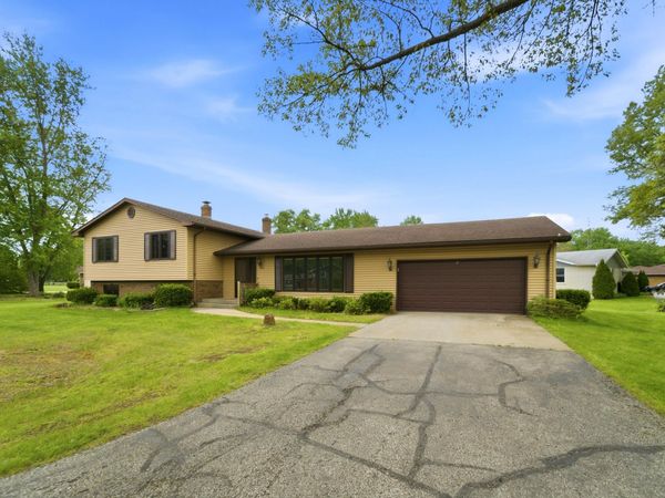 6762 W 450 N , Michigan City, IN 46360