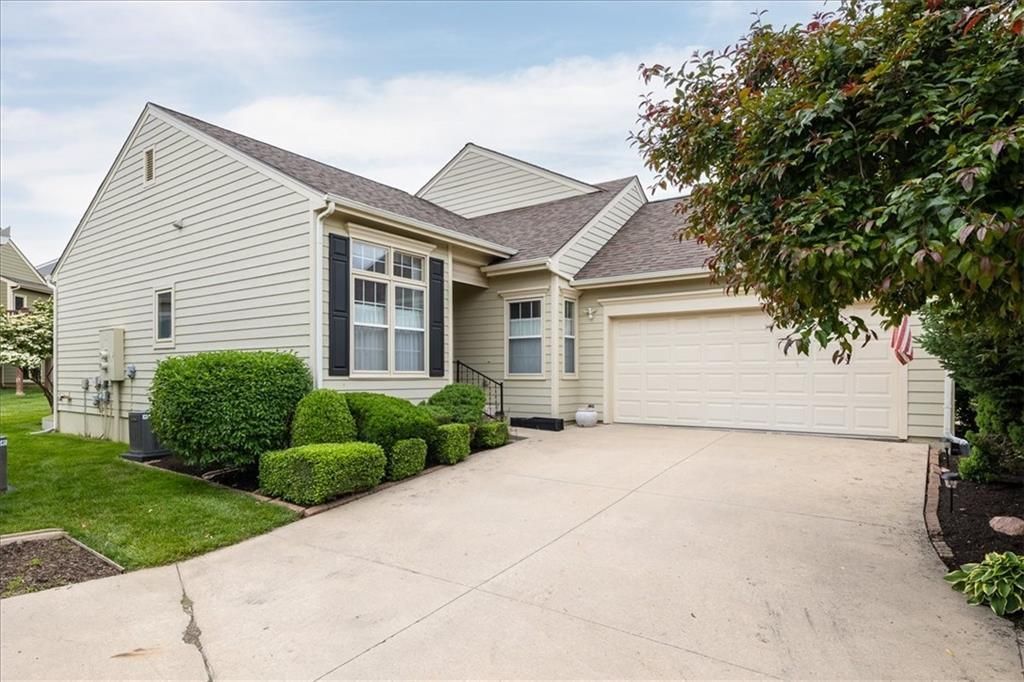 5819 Longleaf Drive, Lawrence, KS 66049 Main Photo