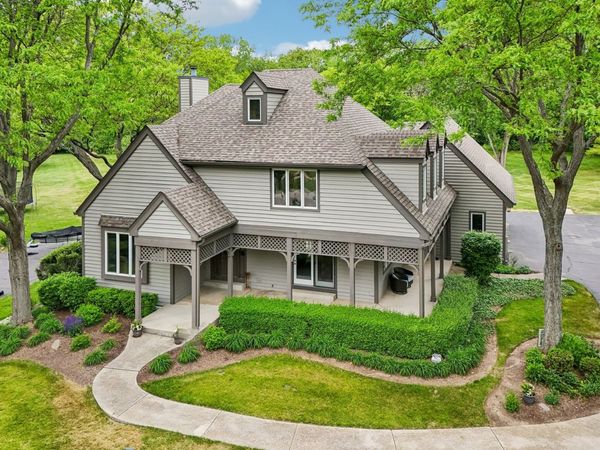 2212 Crystal Way , Crystal Lake, IL 60012