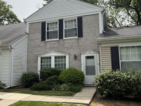 32 Bright Oaks Circle , Unit 1, Cary, IL 60013