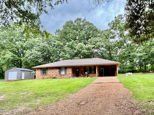 1028 Deer Creek Lane, Summit, MS 39666