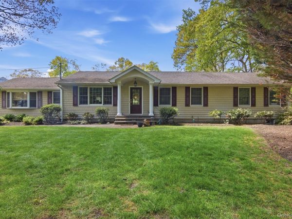 28 King Arthurs Court , Saint James, NY 11780
