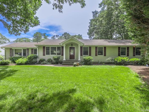 28 King Arthurs Court, Saint James, NY 11780
