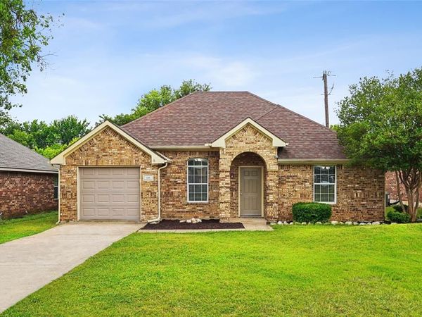 106 Owen Way , Waxahachie, TX 75165