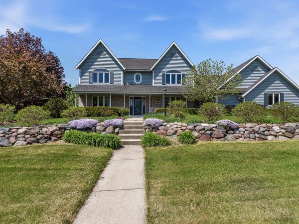 1128 S Silverbrook Dr, West Bend, WI 53095