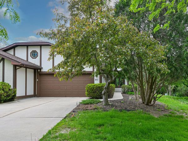 971 S Imperial Dr, Hartland, WI 53029