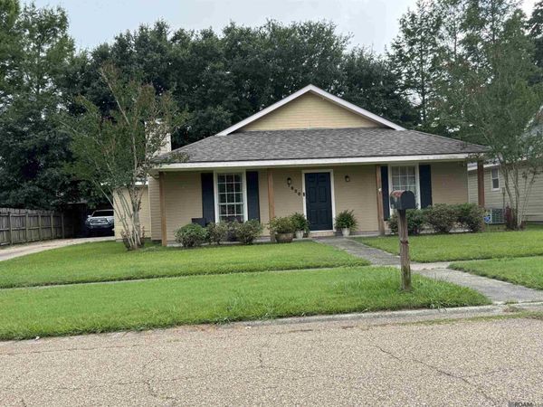 7820 Bayou Fountain Ave, Baton Rouge, LA 70820