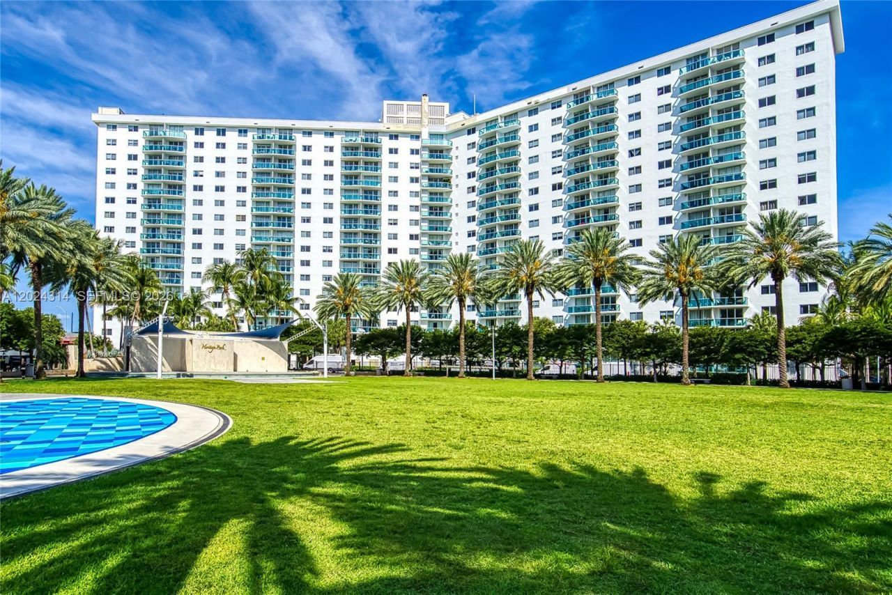 19370 Collins Ave , Unit 520, Sunny Isles Beach, FL 33160 Photo