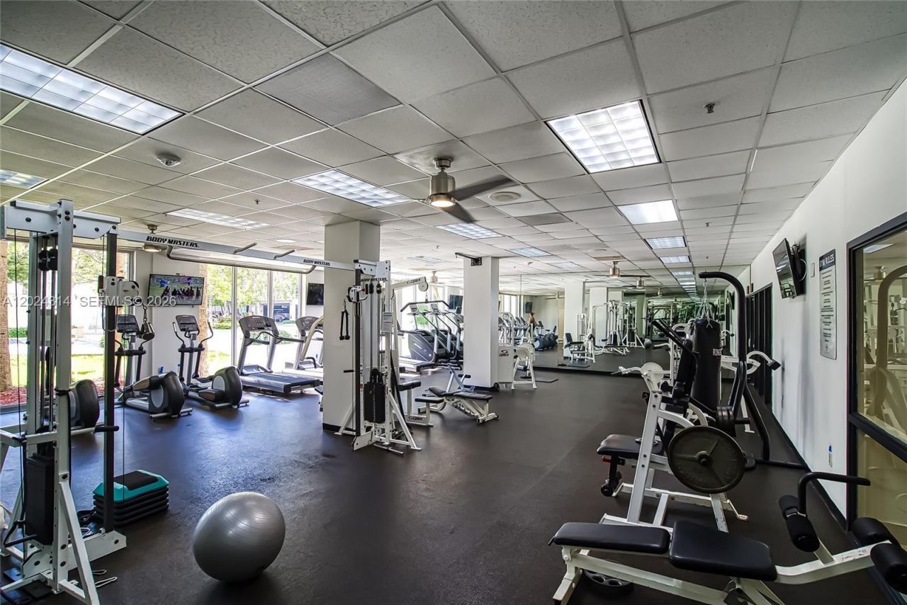19370 Collins Ave , Unit 520, Sunny Isles Beach, FL 33160 Photo