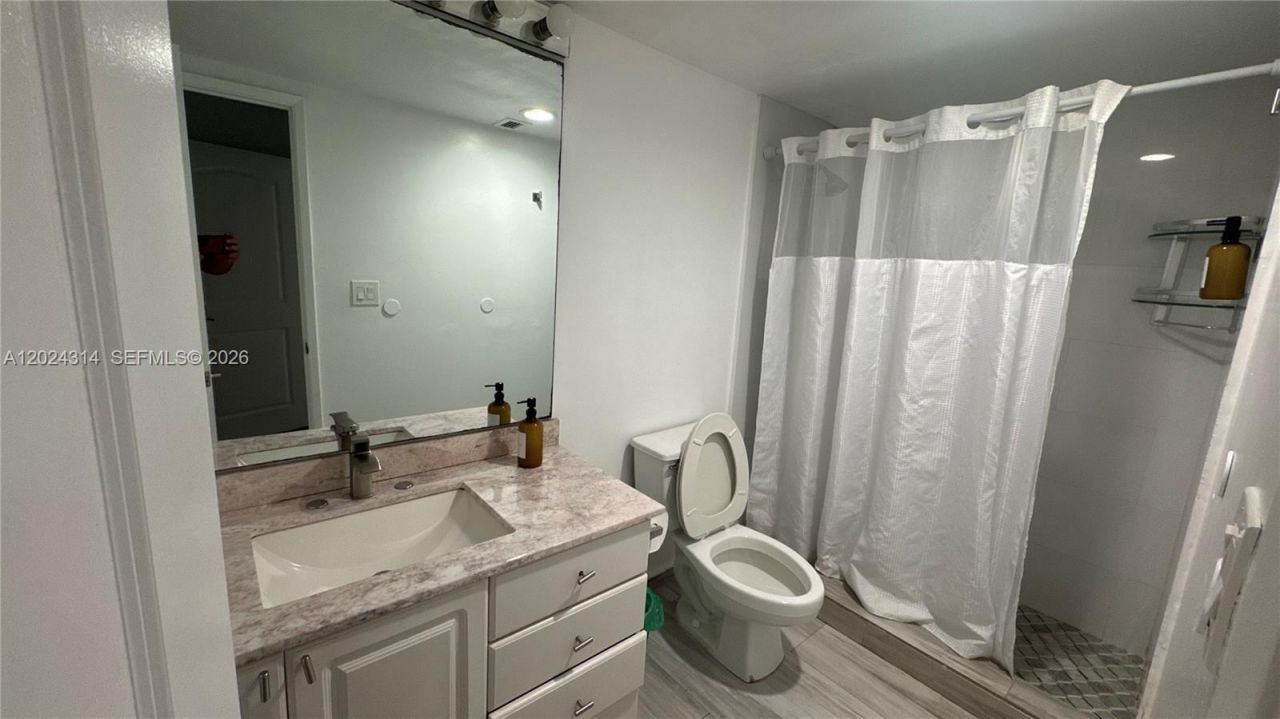 19370 Collins Ave , Unit 520, Sunny Isles Beach, FL 33160 Photo