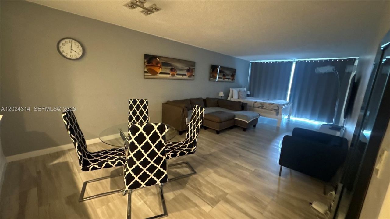 19370 Collins Ave , Unit 520, Sunny Isles Beach, FL 33160 Photo