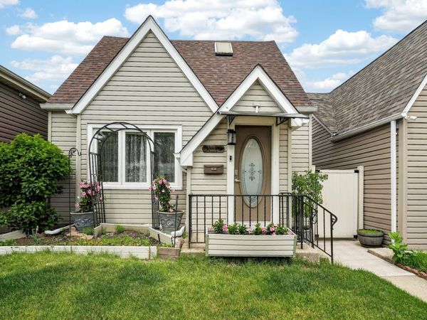 6602 W Montrose Avenue , Harwood Heights, IL 60706