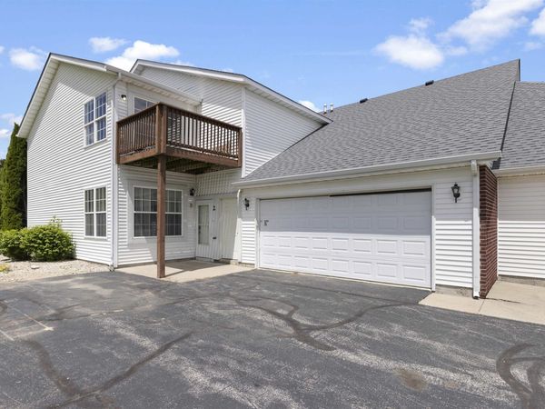 10050 Skipperling Road, ROSCOE, IL 61073