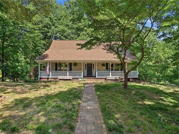 118 Teague Court , Winston-Salem, NC 27107