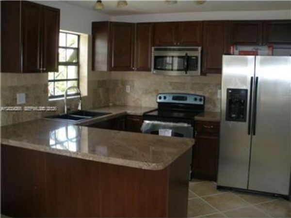 1126 NE 209th Ter , Miami, FL 33179