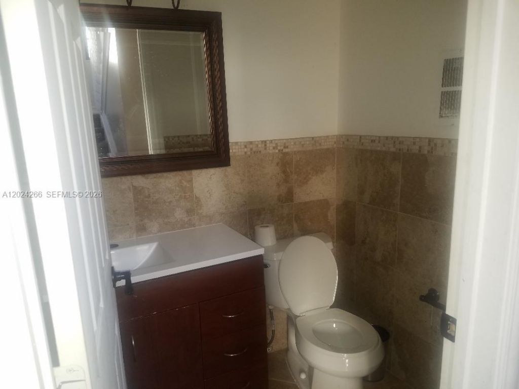 1126 NE 209th Ter , Miami, FL 33179 Photo