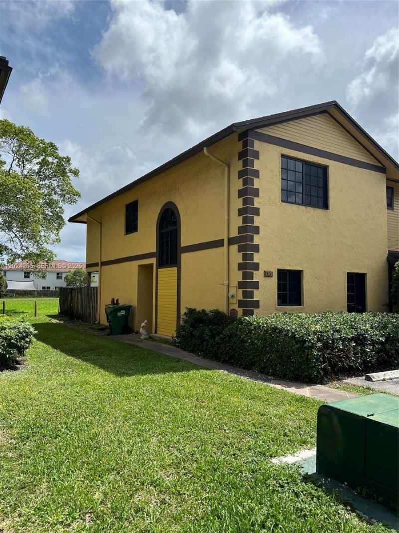 1126 NE 209th Ter , Miami, FL 33179 Photo