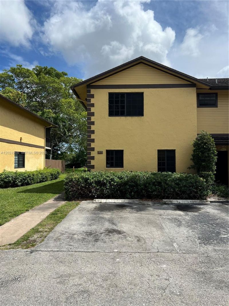 1126 NE 209th Ter , Miami, FL 33179 Photo
