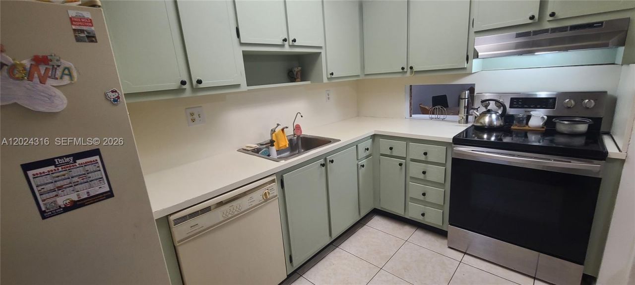 19305 NE 2nd Ave, Unit 2323, Miami, FL 33179 Photo