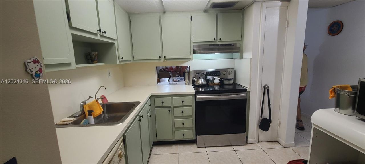 19305 NE 2nd Ave, Unit 2323, Miami, FL 33179 Photo