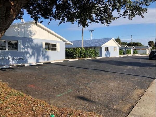 588 Holly Dr , Unit B, Palm Beach Gardens, FL 33410