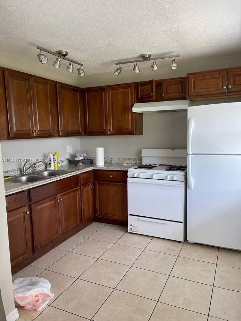 588 Holly Dr, Unit B, Palm Beach Gardens, FL 33410 Photo
