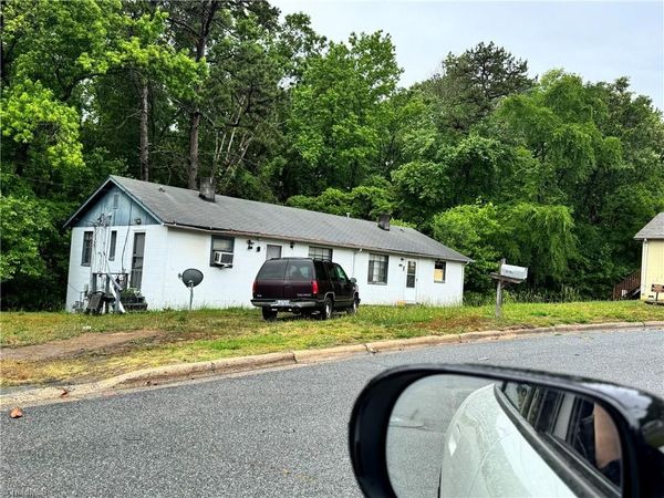 819 Douglas Drive , Thomasville, NC 27360