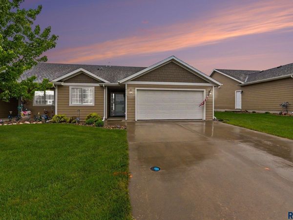 6105 W Maxwell Pl, Sioux Falls, SD 57107