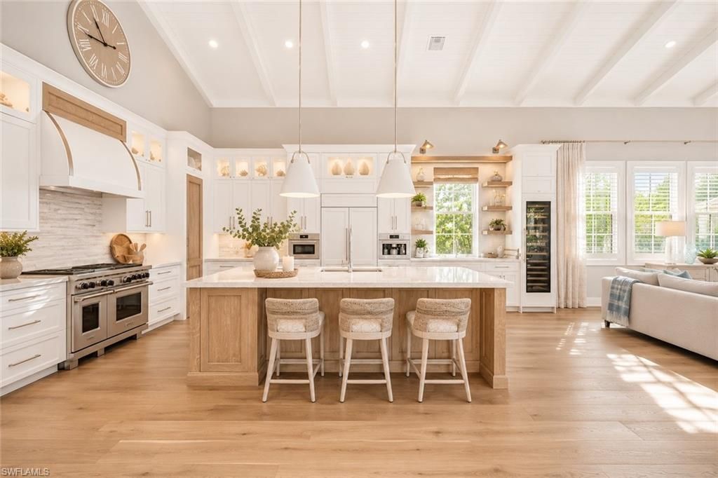 160 Broad Ave S, Naples, FL 34102 Photo