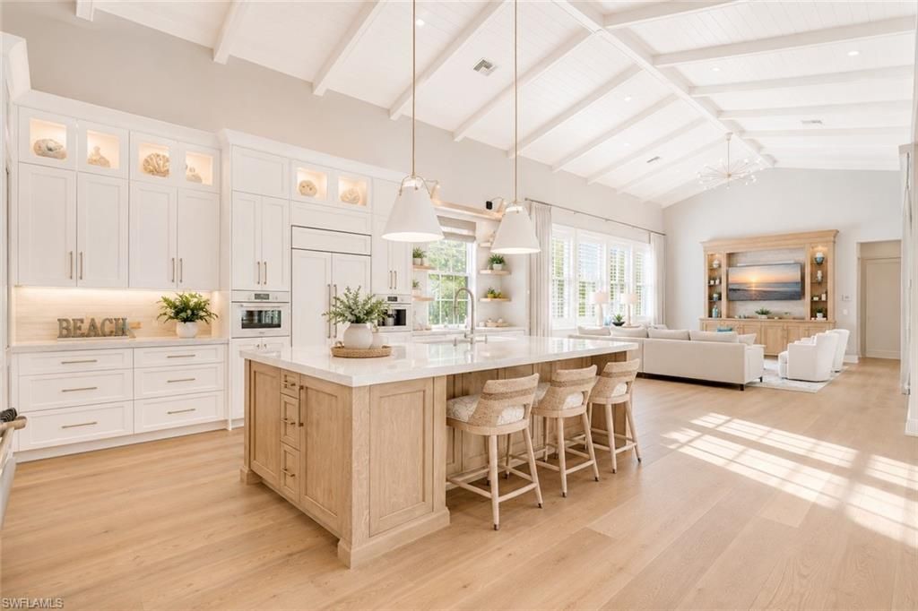 160 Broad Ave S, Naples, FL 34102 Photo