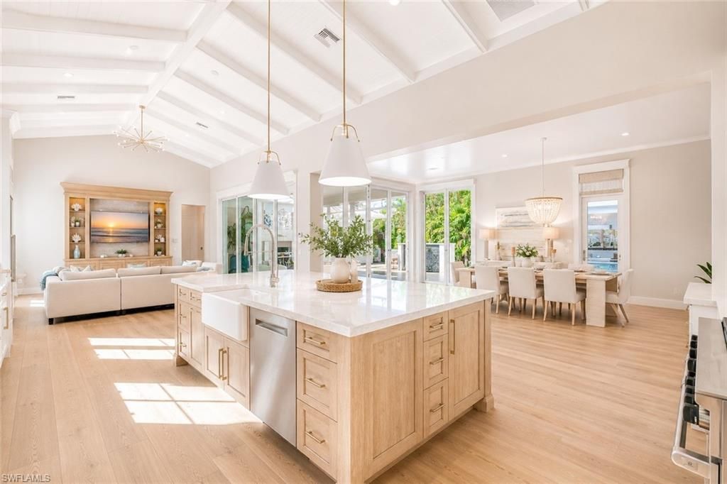 160 Broad Ave S, Naples, FL 34102 Photo