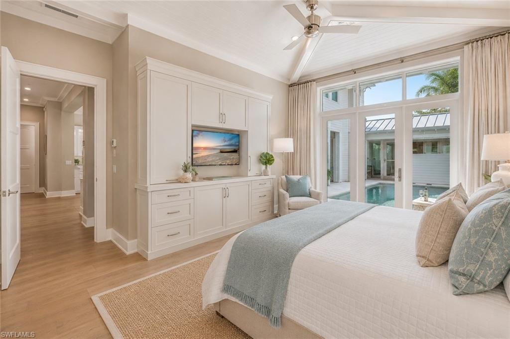 160 Broad Ave S, Naples, FL 34102 Photo