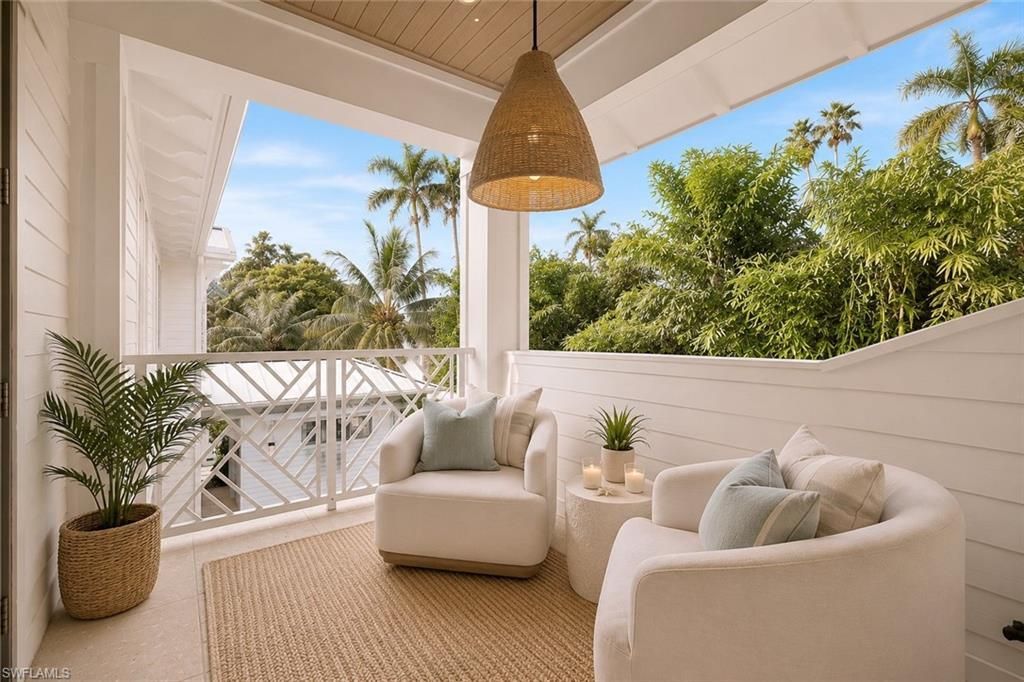 160 Broad Ave S, Naples, FL 34102 Photo