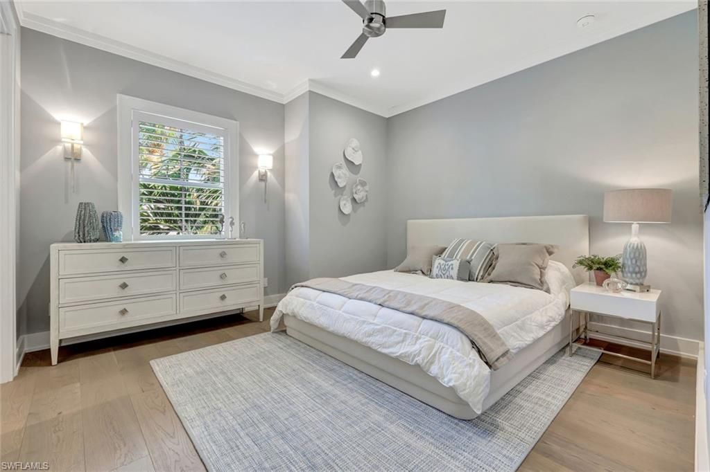 160 Broad Ave S, Naples, FL 34102 Photo