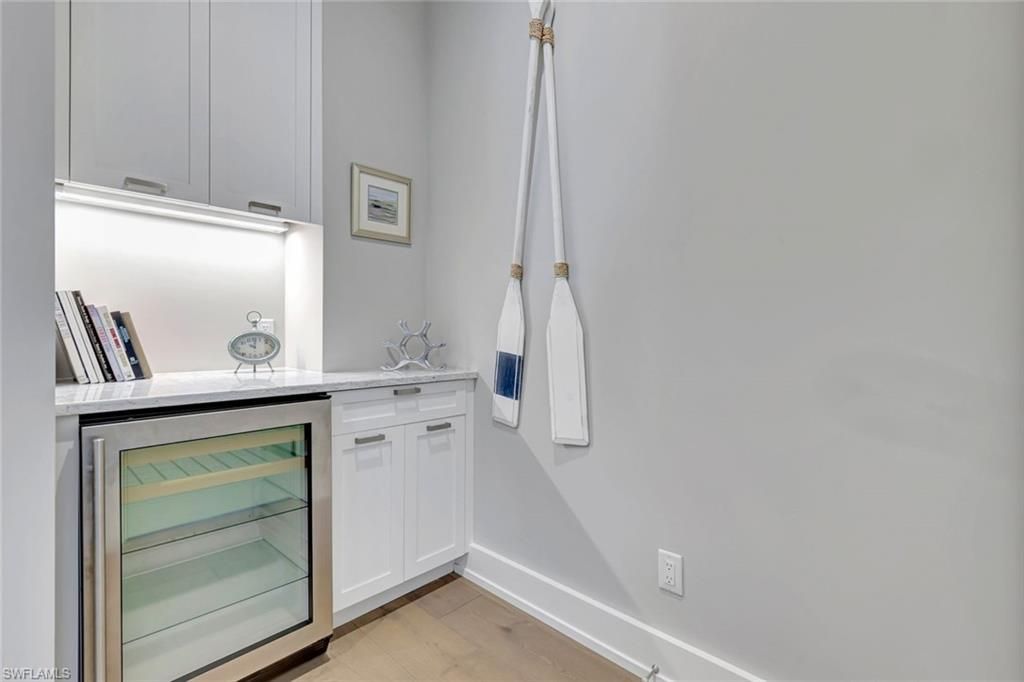 160 Broad Ave S, Naples, FL 34102 Photo