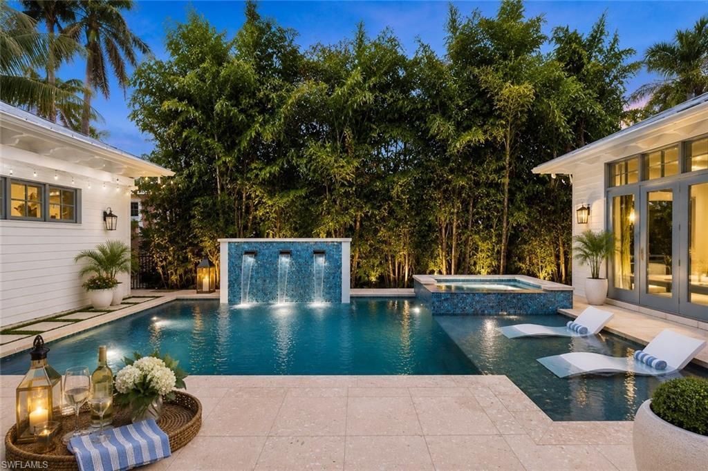 160 Broad Ave S, Naples, FL 34102 Photo