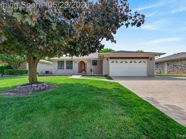 37465 Dundee Street, Sterling Heights, MI 48310
