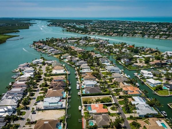 2165 Tarpon RD , NAPLES, FL 34102