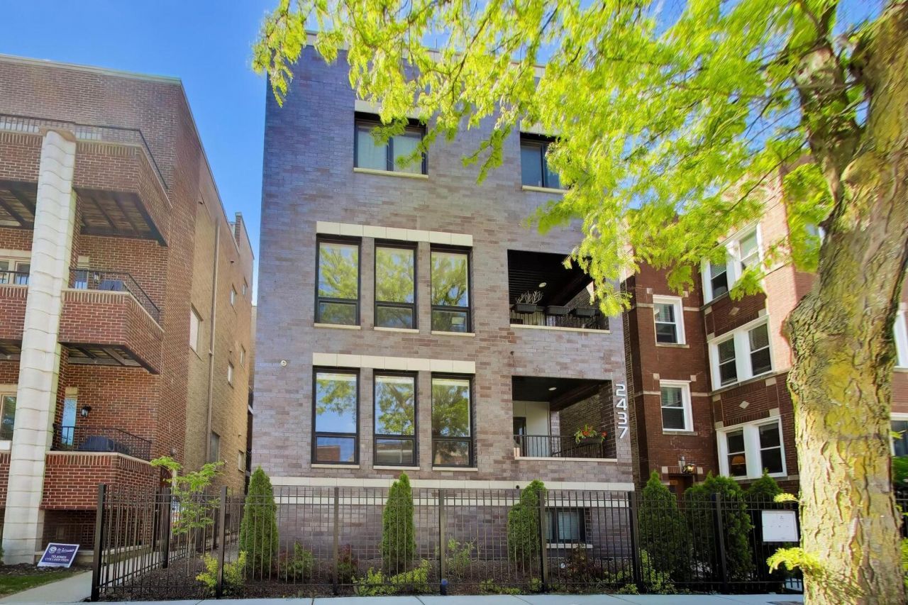 2437 W Foster Avenue , Unit 202, Chicago, IL 60625 Main Photo