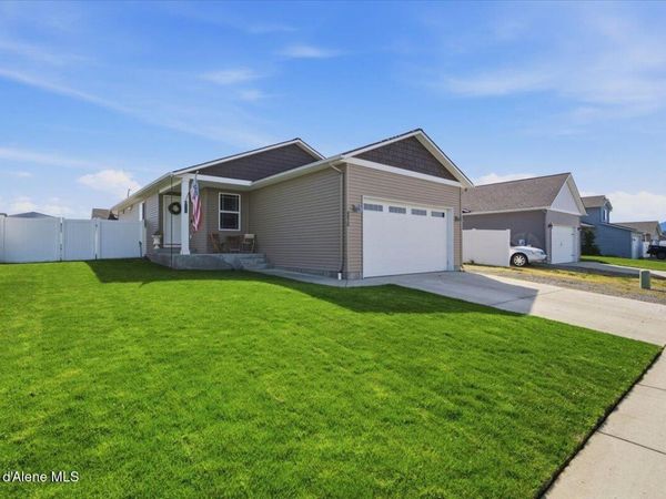 8830 N Mountainshire RD, Post Falls, ID 83854