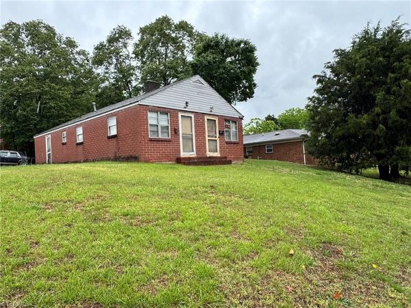 818 Douglas Drive , Thomasville, NC 27360