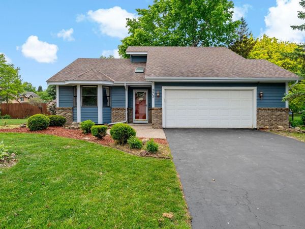 979 Pointe Way, Eagan, MN 55123