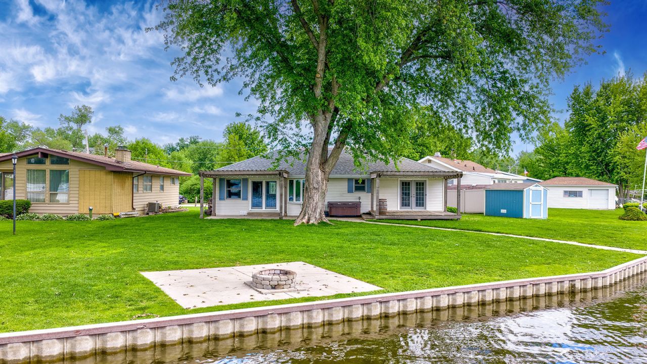 524 Park Avenue , Fox Lake, IL 60020
