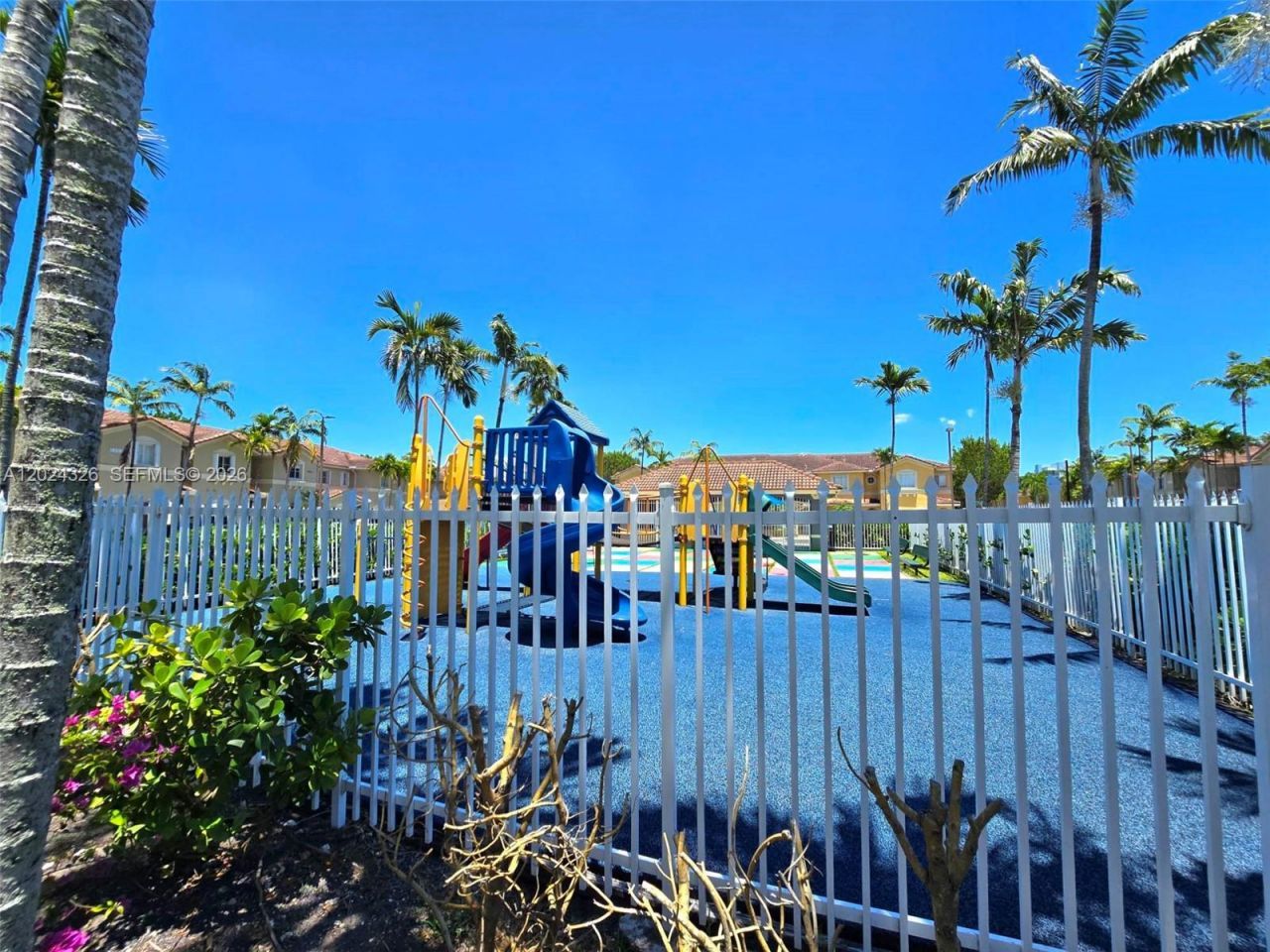 10778 NW 84th St , Unit 4-27, Doral, FL 33178 Photo
