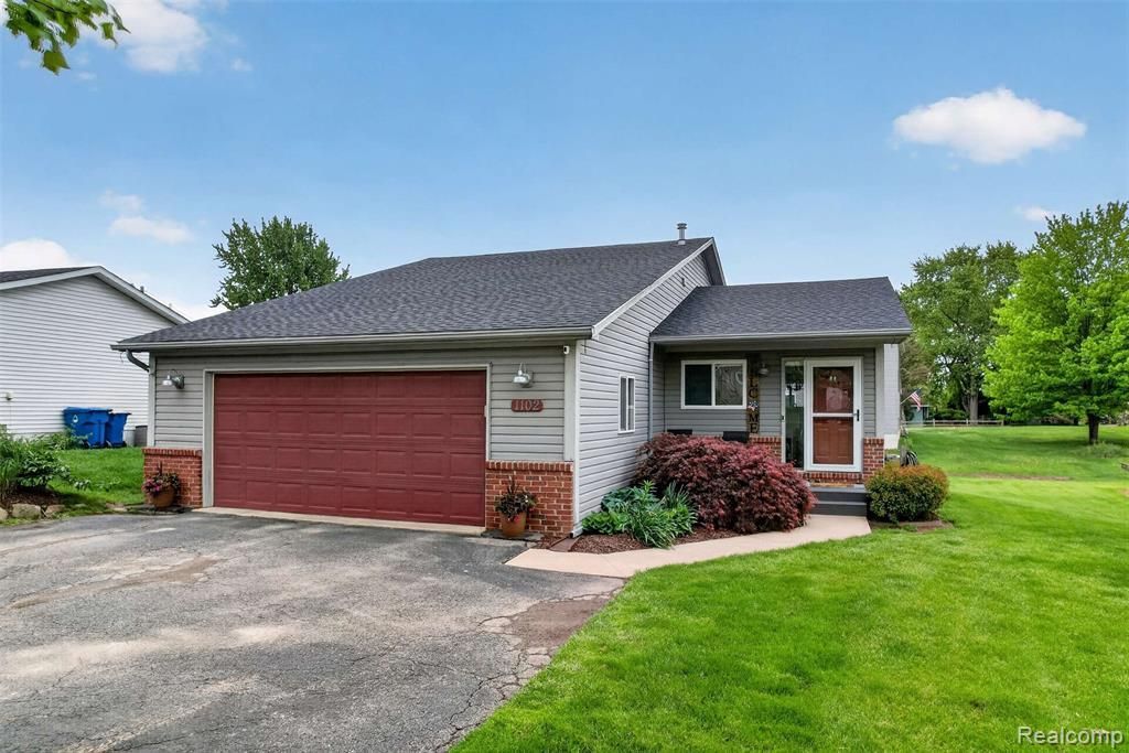 1102 Erskine Way, Waterford Township, MI 48328 Main Photo