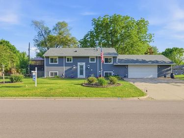 2101 Laramie Trail, Brooklyn Park, MN 55444